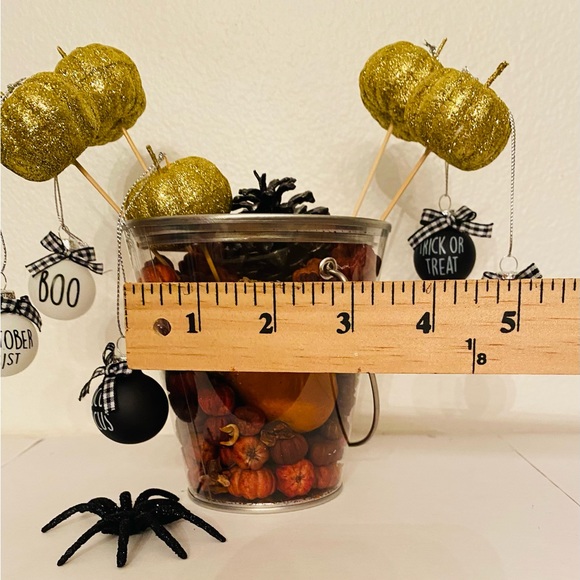 Halloween table decor with ornaments and pumpkin spice scented putka pods - Picture 3 of 16